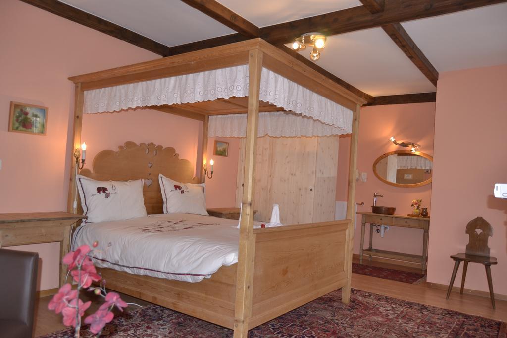 Garni Fluela Susch Hotel Room photo