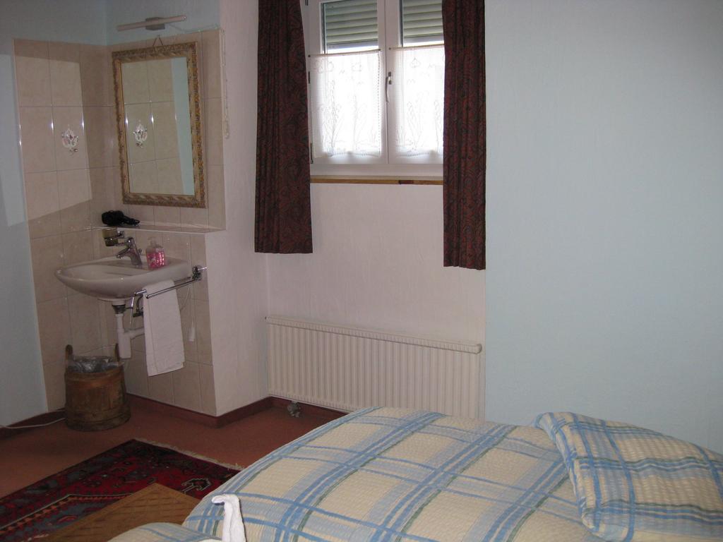 Garni Fluela Susch Hotel Room photo
